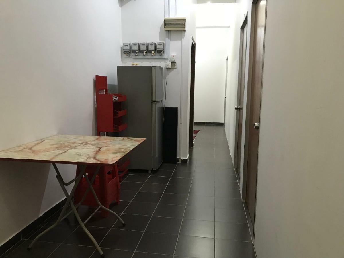 Jiaxin Hostel Ulu Tiram Exterior foto